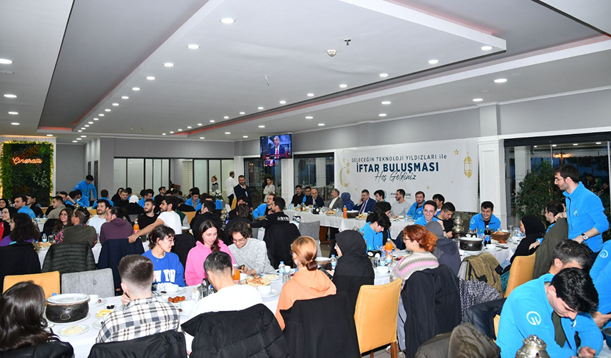 Başkan Genç, KTÜ'lü mucit öğrencilerle iftarda buluştu