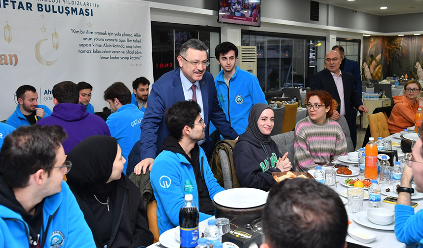 Başkan Genç, KTÜ'lü mucit öğrencilerle iftarda buluştu