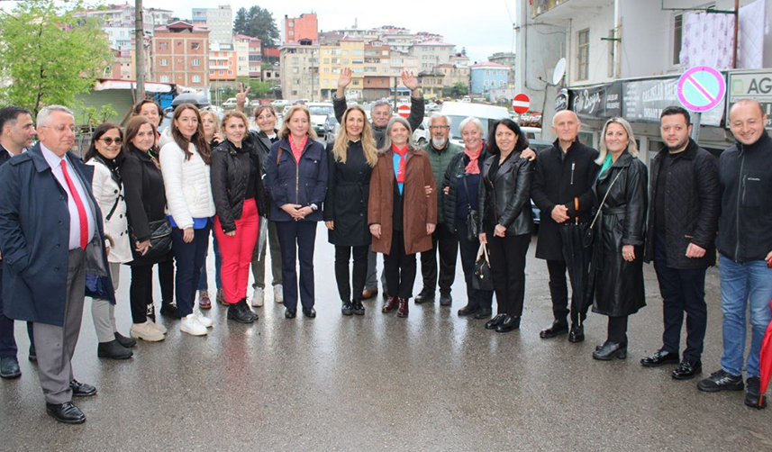 CHP Kadın Kolları Genel Başkanı Nazlıaka Trabzon'da konuştu Demokrasi gaspını affetmiyoruz