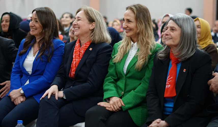 CHP Kadın Kolları Genel Başkanı Nazlıaka Trabzon'da konuştu Demokrasi gaspını affetmiyoruz