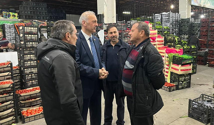 CHP Trabzon Milletvekili adaylarından hal ziyareti Çıkardıkları kanuna sahip çıkmıyorlar