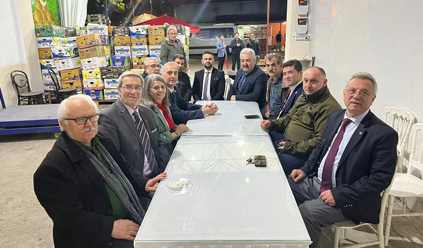 CHP Trabzon Milletvekili adaylarından hal ziyareti Çıkardıkları kanuna sahip çıkmıyorlar