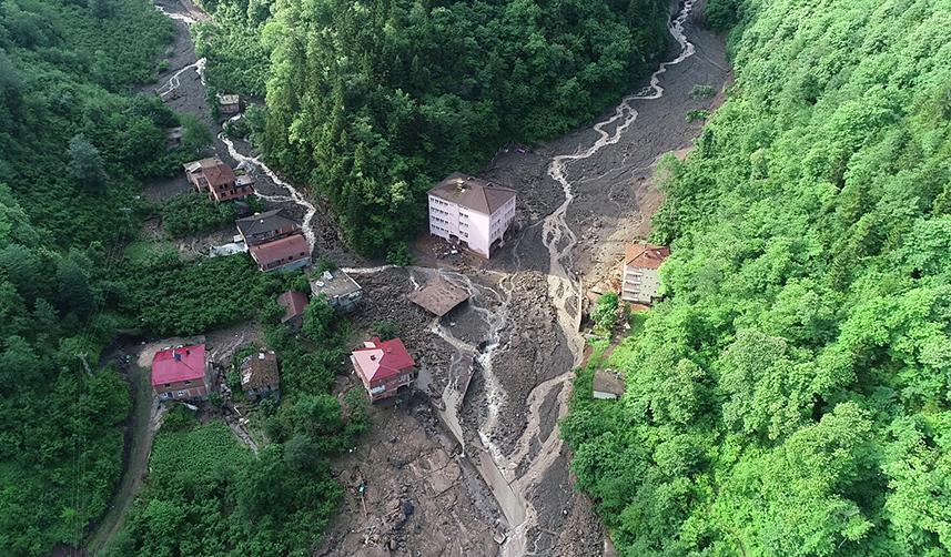 Doğu Karadeniz'de sel ve heyelan riski arttı! İki ay için şiddetli yağışlar bekleniyor