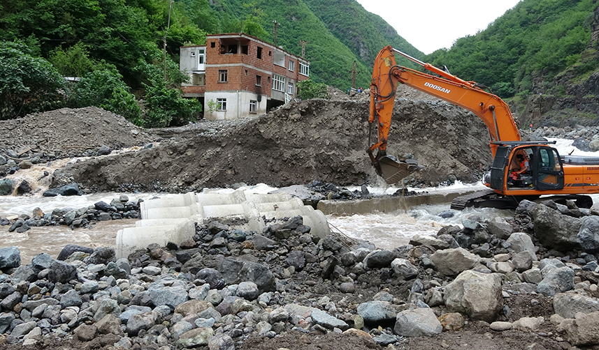Doğu Karadeniz'de sel ve heyelan riski arttı! İki ay için şiddetli yağışlar bekleniyor