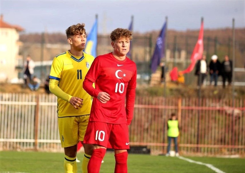 Genç futbolcu Muhammed Mustafa Pınarcı Trabzonspor'a imza attı