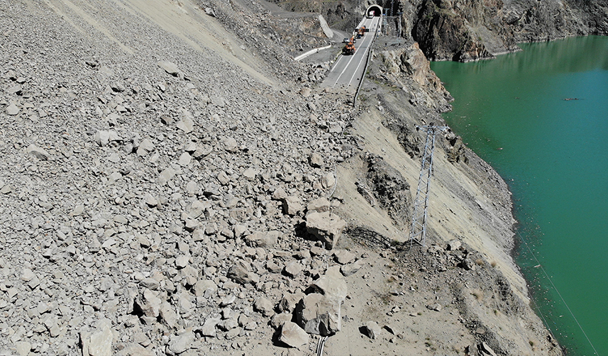 Artvin'de heyelan havadan görüntülendi