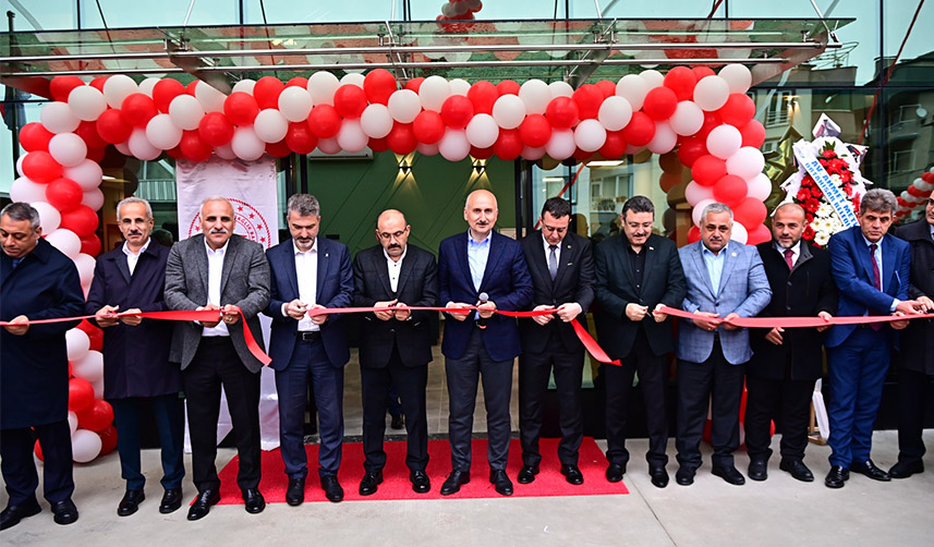 Ulaştırma ve Altyapı Bakanı Karaismailoğlu: “Projelerimiz ile Trabzon’a değer katıyoruz”