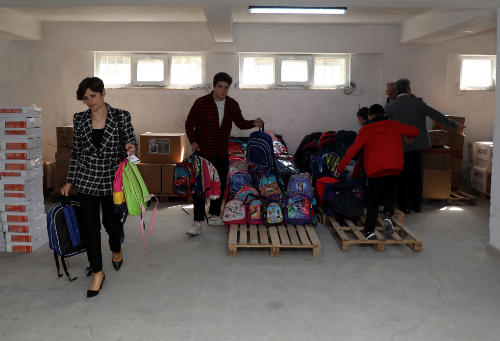 depremzede çocuklara kırtasiye malzemesi rize