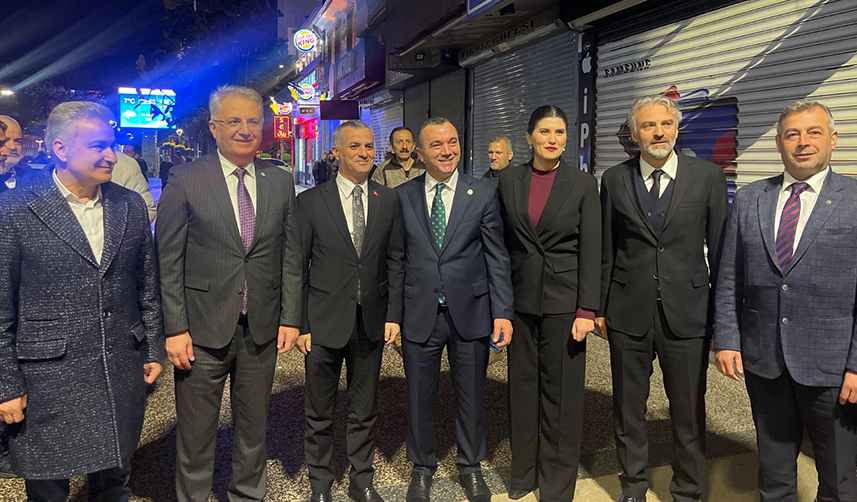 İYİ Parti Milletvekili adayları Trabzon'da bir araya geldi Maçı farklı kazanacağız
