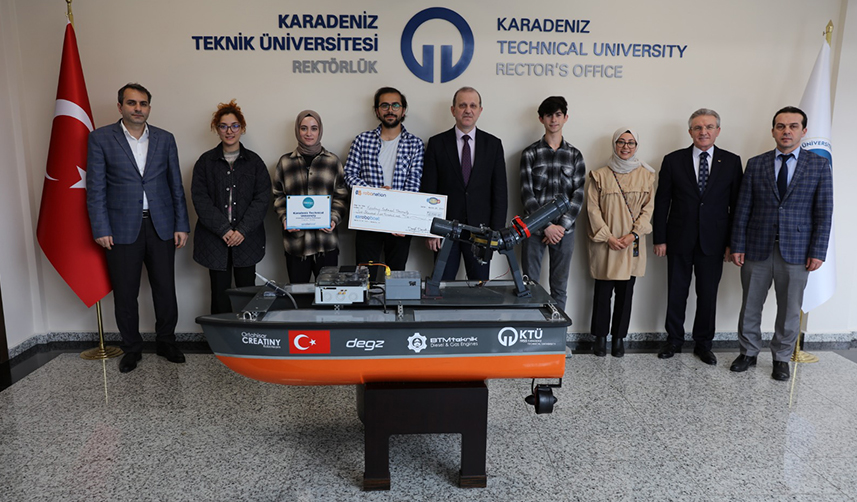 KTÜ Rektörü Çuvalcı, dünya ikincisi takımı ağırladı