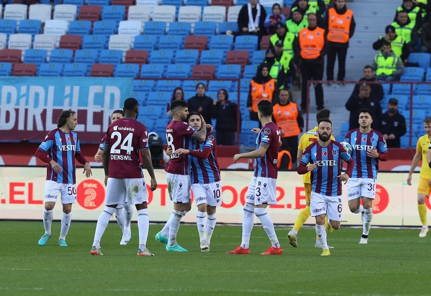 Trabzonspor'da kritik maç! İlk 4'ü istiyor...