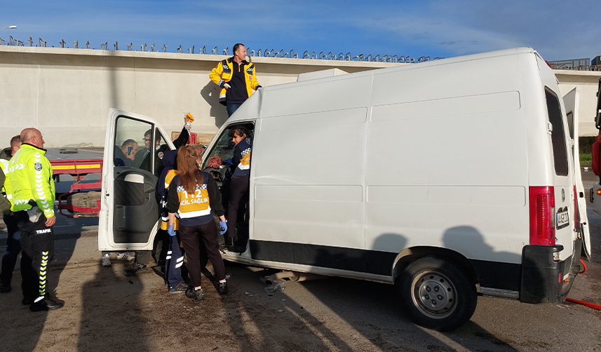 Samsun'da depremzede ailenin aracı tırla çarpıştı! 5 yaralı