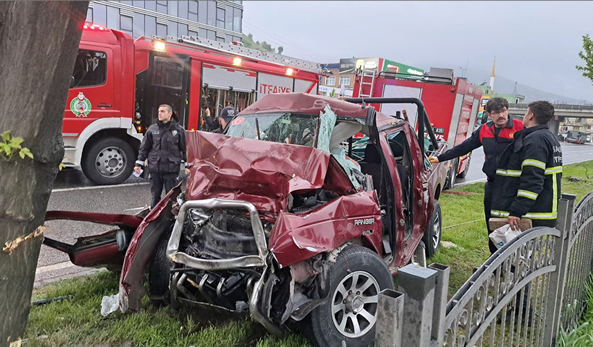 Samsun'da hurdaya dönen araçtan canlı çıktılar