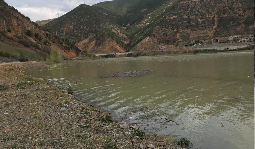 Torul Baraj ‘Çöplüğü’nde yine aynı görüntü
