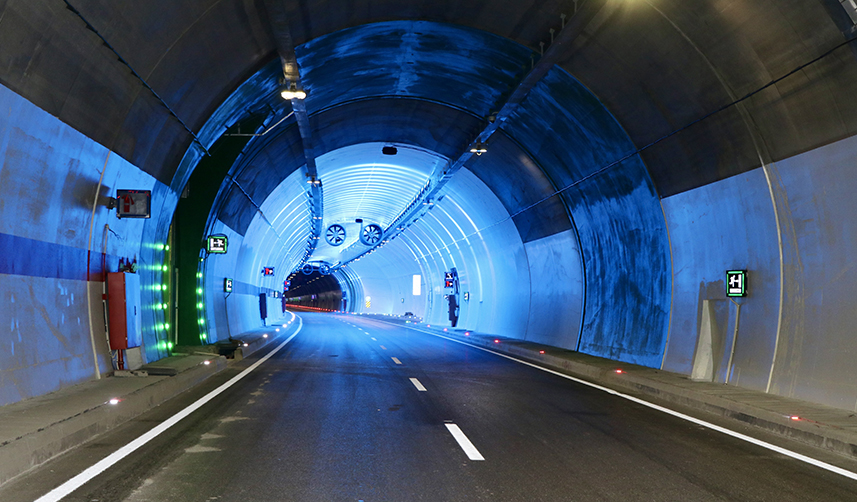 Trabzon-Gümüşhane arasındaki Yeni Zigana Tüneli açılış için gün sayıyor