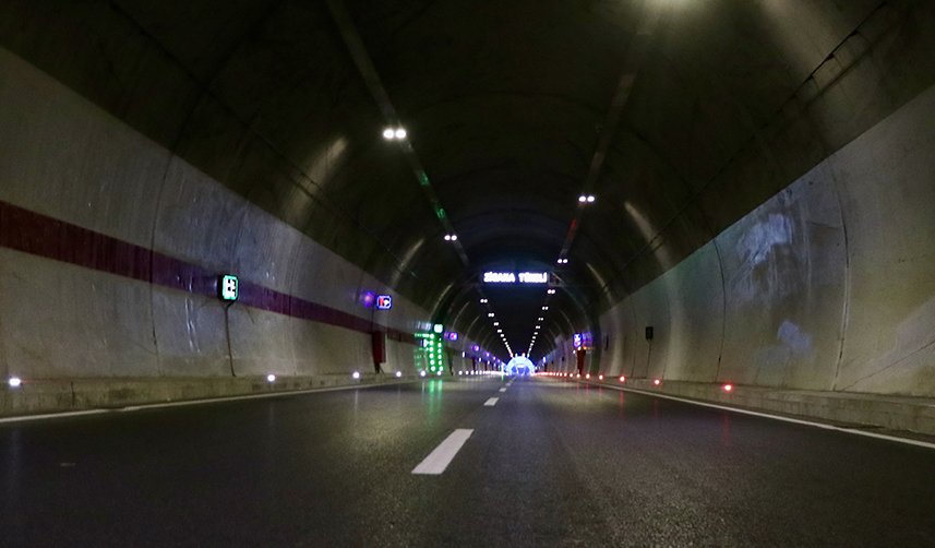 Trabzon-Gümüşhane arasındaki Yeni Zigana Tüneli açılış için gün sayıyor