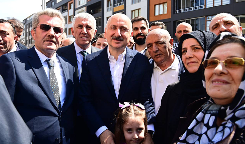 Bakan Karaismailoğlu, Of’ta vatandaşlarla buluştu