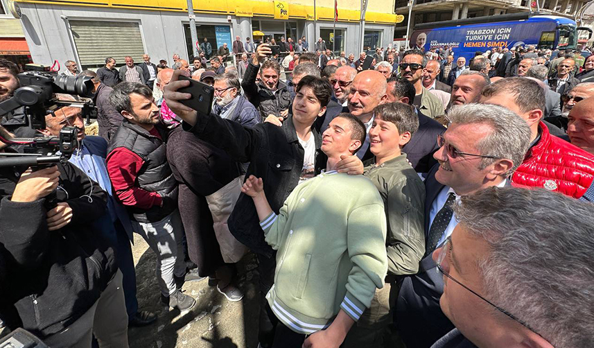 Bakan Karaismailoğlu, Of’ta vatandaşlarla buluştu