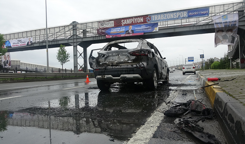 Trabzon'da lüks cip bir anda alev aldı! Sürücü şans eseri kurtuldu