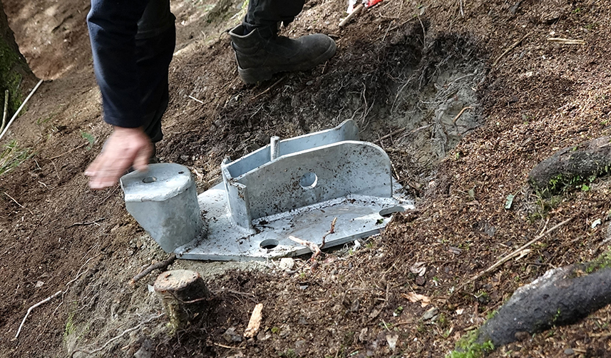 Trabzon'un turizm merkezi Uzungöl'de kaya tehdidine çelik bariyerli önlem