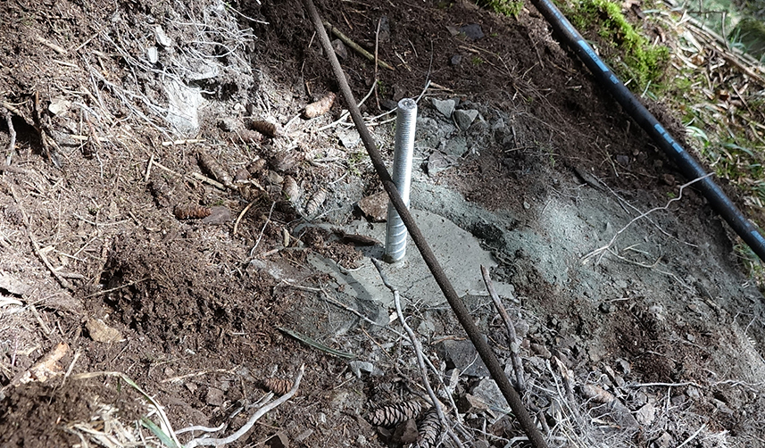 Trabzon'un turizm merkezi Uzungöl'de kaya tehdidine çelik bariyerli önlem