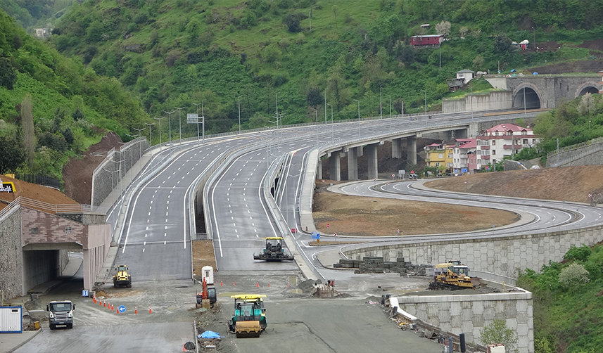 Türkiye'nin en maliyetli yolları arasında! Trabzon'daki o yolun yapımı sürüyor