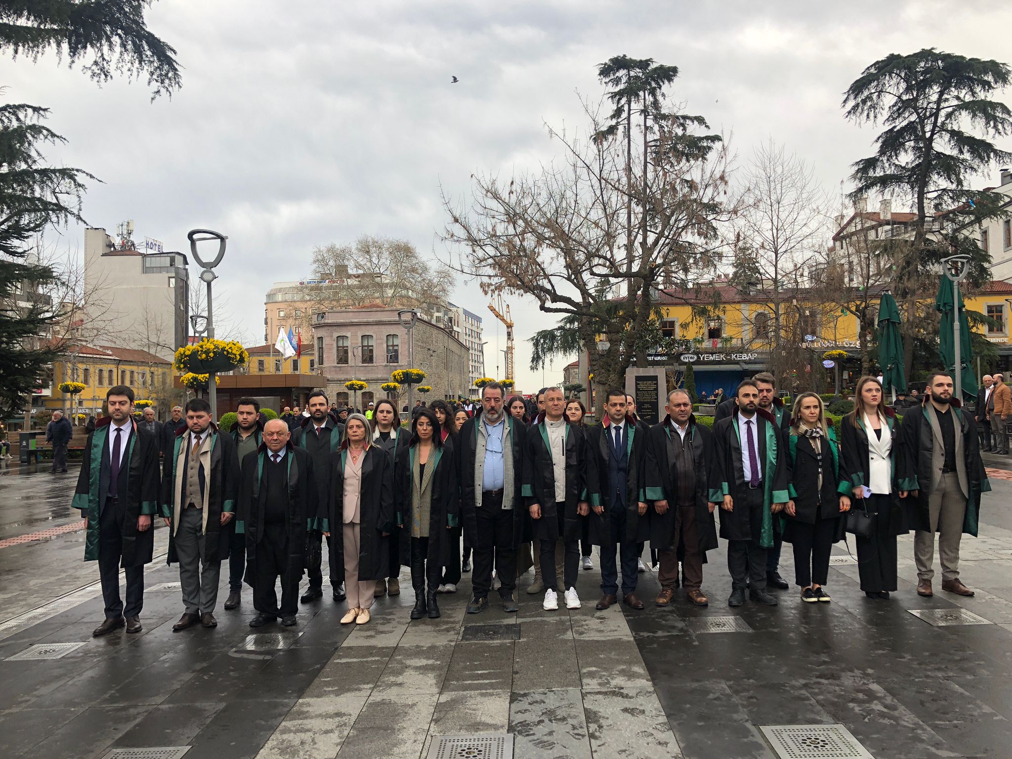 Trabzon Barosu'ndan Avukatlar Günü mesajı! Umutla, dirayetle, el birliğiyle, yeniden!