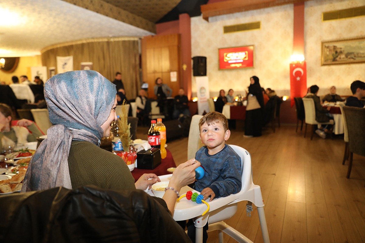 Akçaabat'ta iftar programı! Onlar gülerse dünya güler 
