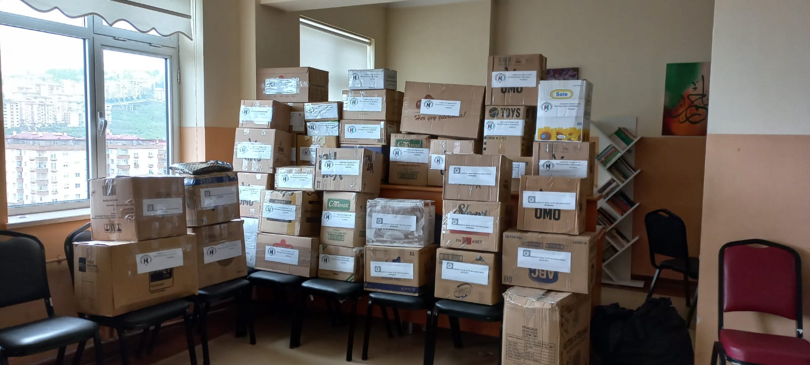 Trabzon'da öğrenciler depremzedeleri unutmadı! 