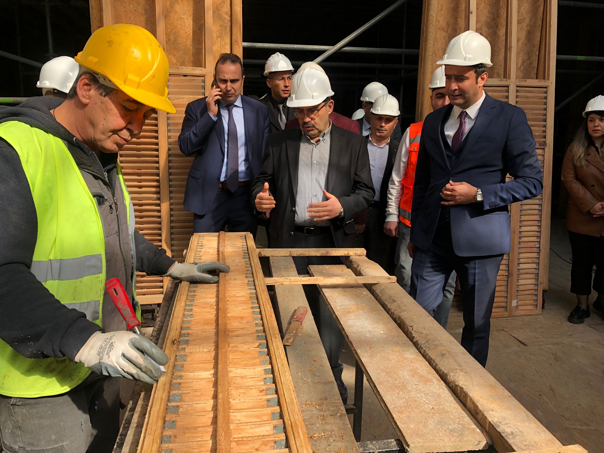 Trabzon valisi İsmail Ustaoğlu tadilatı süren Kostaki konağı’nda incelemelerde bulundu! İşte tamamlanacağı tarih