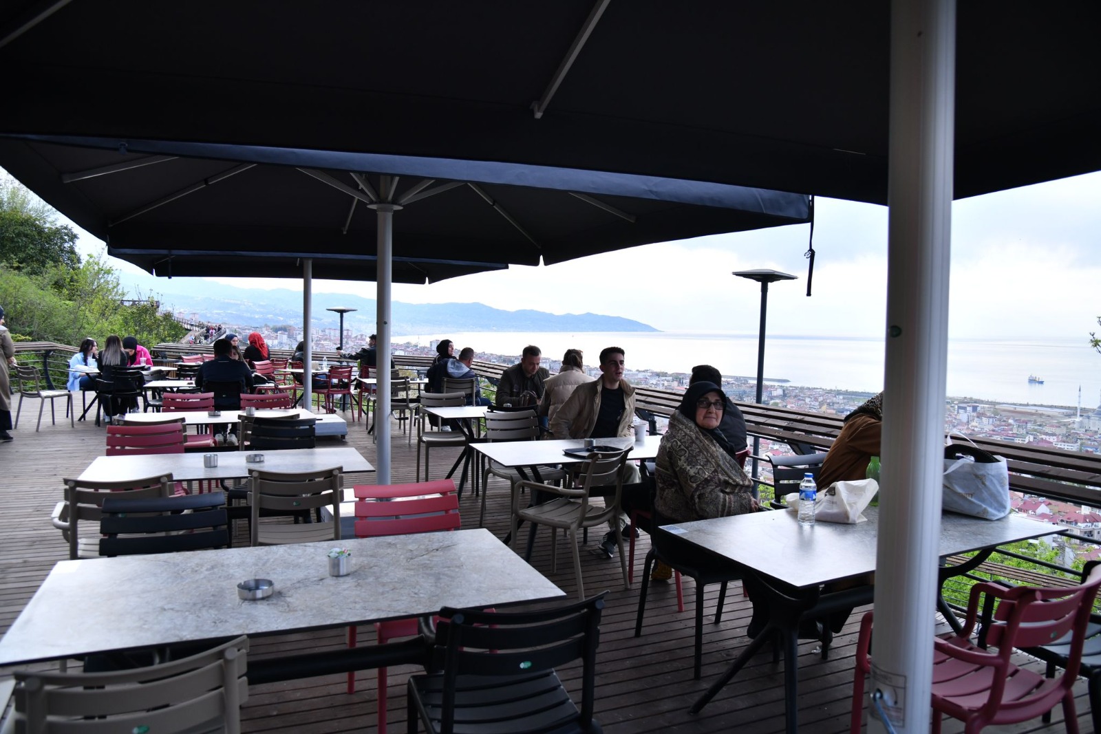 Boztepe Seyir Terası ve Yürüyüş Yolu vatandaşların akınına uğradı