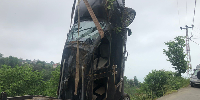 Rize'de araç şarampole yuvarlandı! 1 yaralı