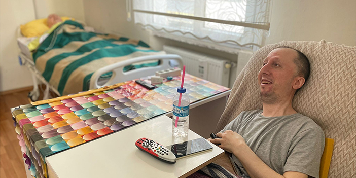 Trabzon'da baba ve oğlu 'taş adam' sendromu ile mücadele ediyor