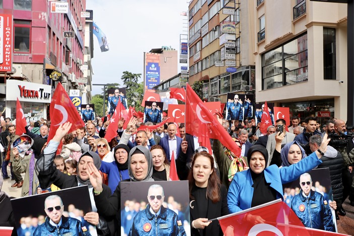 trabzonda-cumhurbaskani-erdogana-destek-yuruyusu-001.jpg