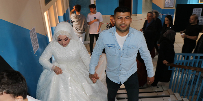 Samsun'da gelinlikle oy kullandılar 