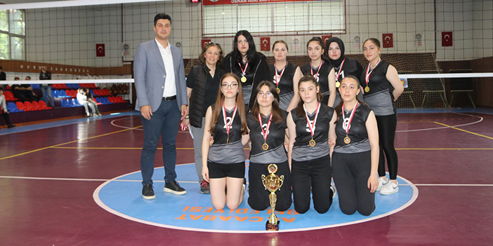 Trabzon'da liseler arası kadın voleybol turnuvası sona erdi