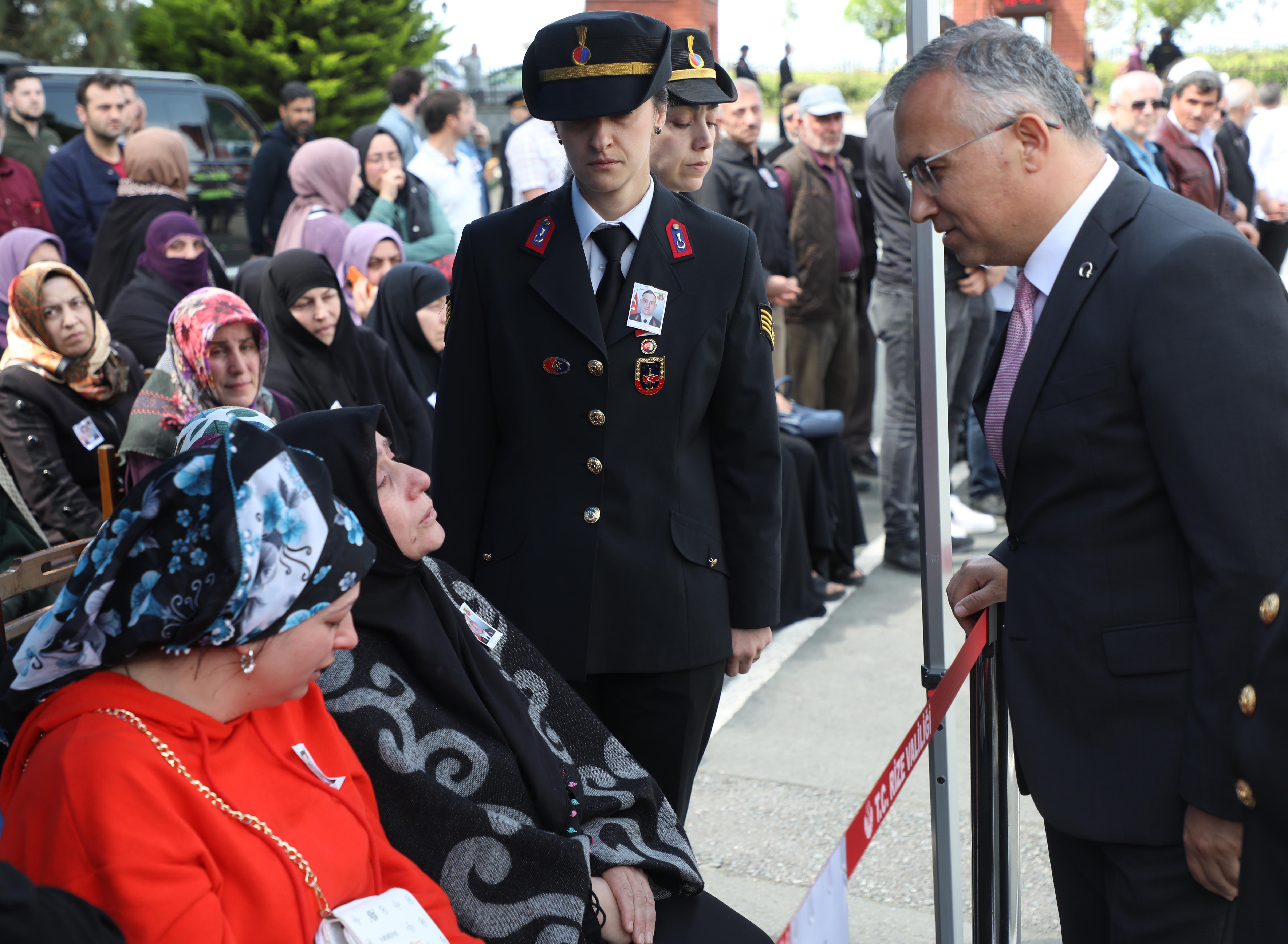 Rize'de kalp krizi geçiren uzman Erbaş Kantaroğlu son yolculuğuna uğurlandı