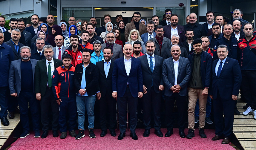 AK Parti Trabzon Milletvekili adayı Bakan Karaismailoğlu: "Ulaştırma sistemlerimiz depreme dayanıklı"