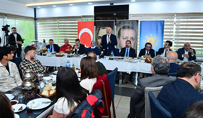 AK Parti Trabzon Milletvekili adayı Bakan Karaismailoğlu: "Ulaştırma sistemlerimiz depreme dayanıklı"