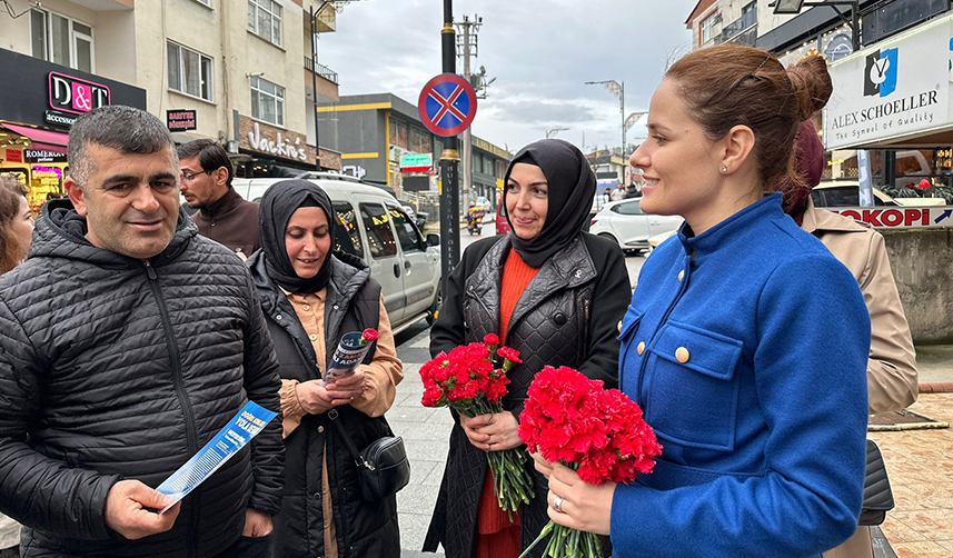 AK Parti Trabzon Milletvekili adayı Meryem Sürmen: "Alnımızın akıyla çıkacağız..."