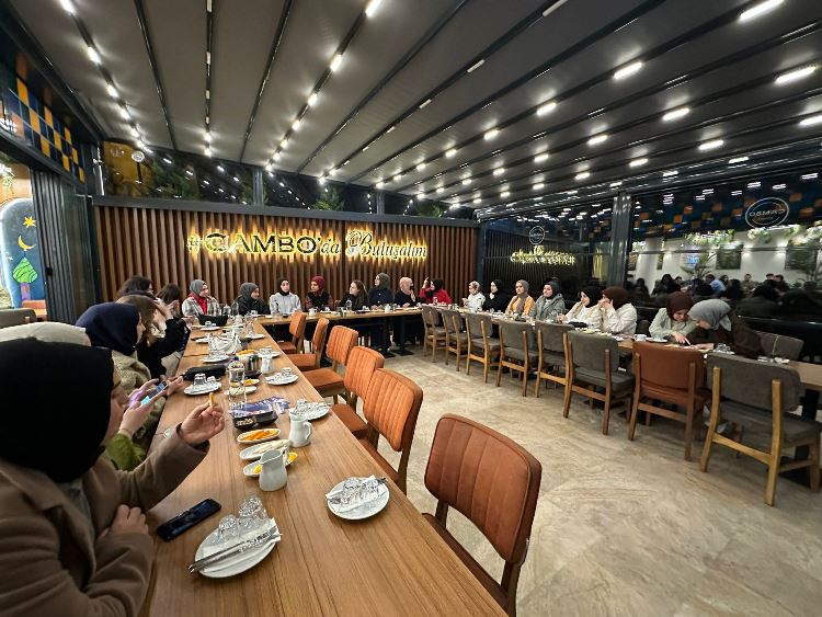 AK Parti Trabzon Milletvekili Adayı Meryem Sürmen “Gençlerle Sohbet” etti