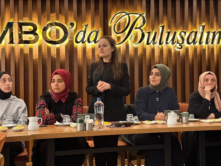 AK Parti Trabzon Milletvekili Adayı Meryem Sürmen “Gençlerle Sohbet” etti