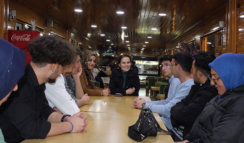 AK Parti Trabzon Milletvekili adayı Meryem Sürmen Trabzon için çalışıyoruz