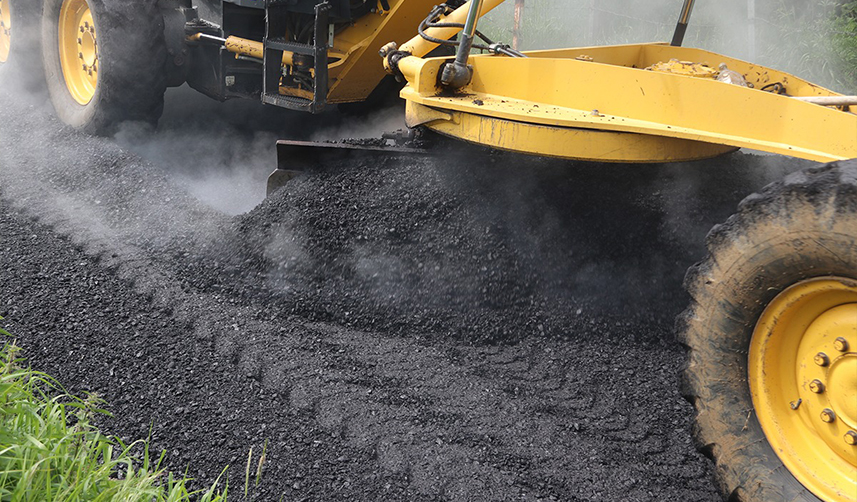 Akçaabat Belediyesi asfalt çalışmalarına devam ediyor