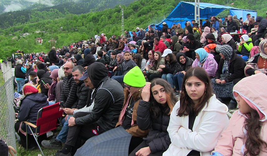 Artvin'de düzenlenen boğa güreşleri renkli görüntülere sahne oldu