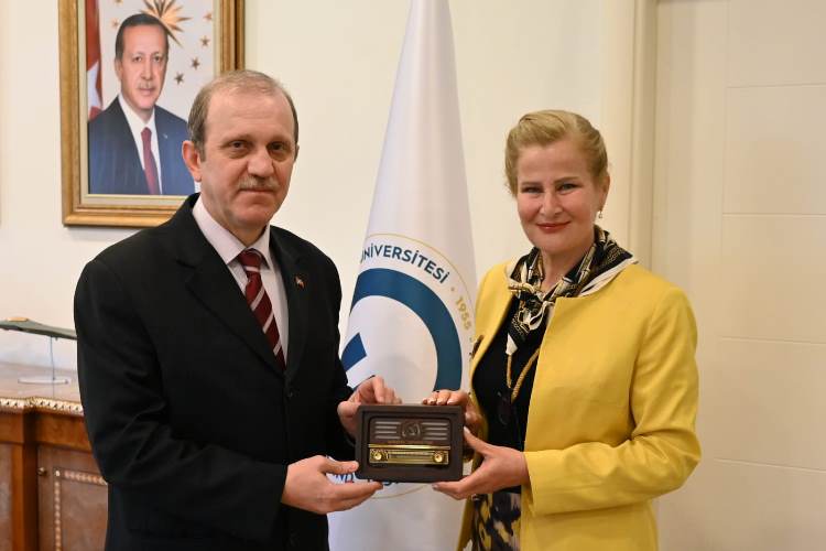 Avrasya Üniversitesi Rektörü, KTÜ’yü ziyaret etti 