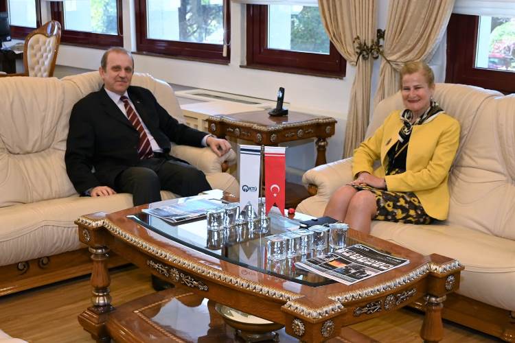 Avrasya Üniversitesi Rektörü, KTÜ’yü ziyaret etti 