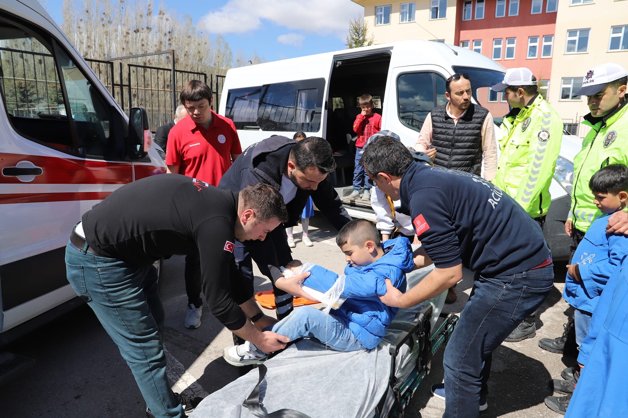 Bayburt'ta öğrencilere ilk yardım eğitimi