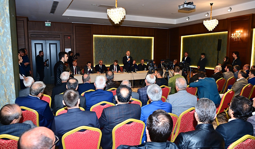 Bakan Karaismailoğlu, Trabzon'da muhtarlar ile bir araya geldi