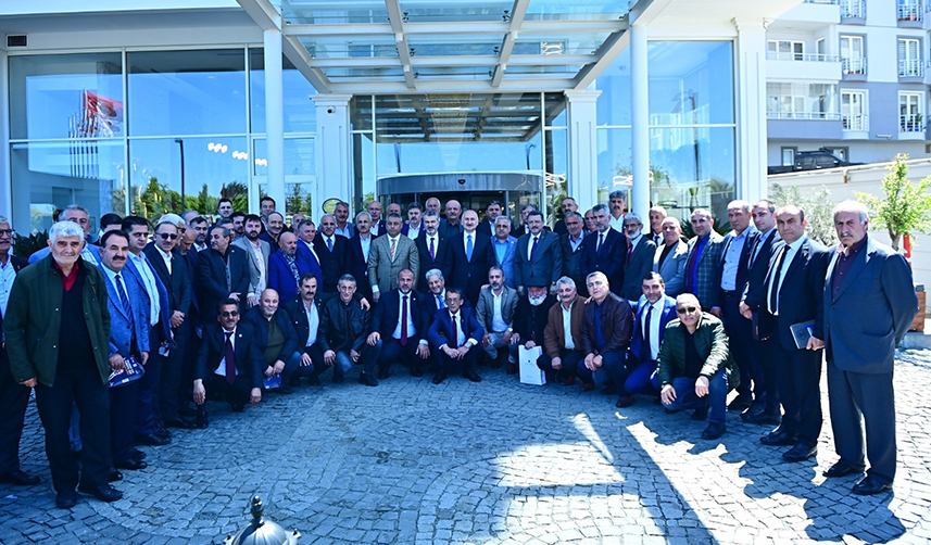 Bakan Karaismailoğlu, Trabzon'da muhtarlar ile bir araya geldi